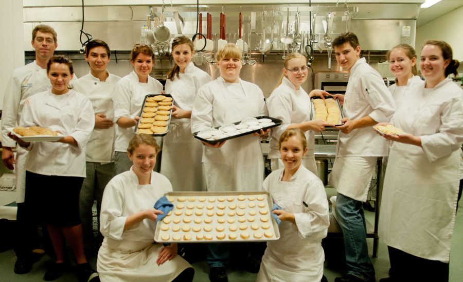A+group+of+culinary+arts+students+try+their+hand+at+baking+in+Chef+David+Miller%E2%80%99s+class.+Photo%3A+Stephanie+Greenwood