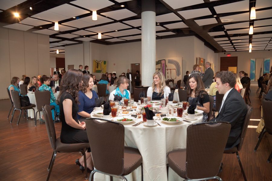 Students enjoy the evening at the 2013 Leadership Banquet.   Photo: Photo Services