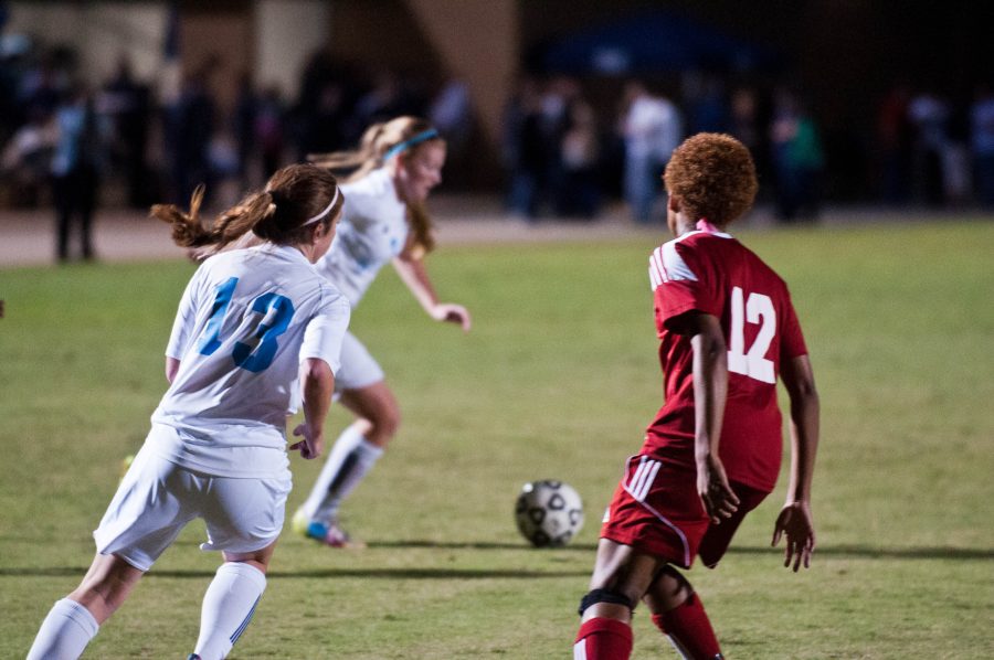 Forward Lauren Peek races to help a teammate keep control of the ball. Photo: Ethan Rogers