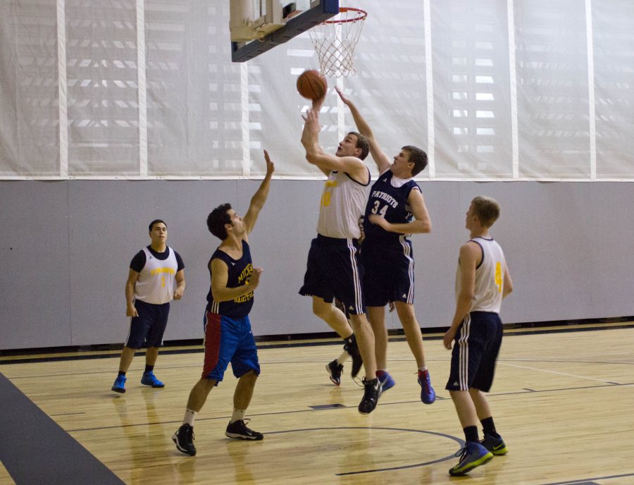 Nu Delt’s Brandon Anderson makes a shot on Beta’s basket. Photo: Tatiana Bento