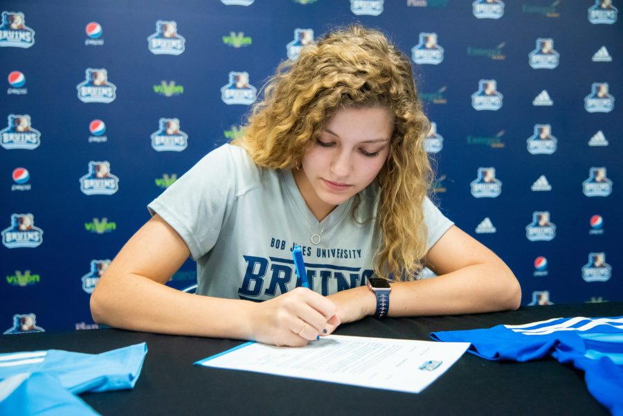 Hannah Guerrant signs with BJU Bruins women's soccer in 2019.
Photo: Derek Eckenroth