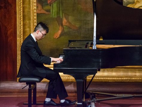 Ling Zhou practiced his piece every day to prepare for the contest.