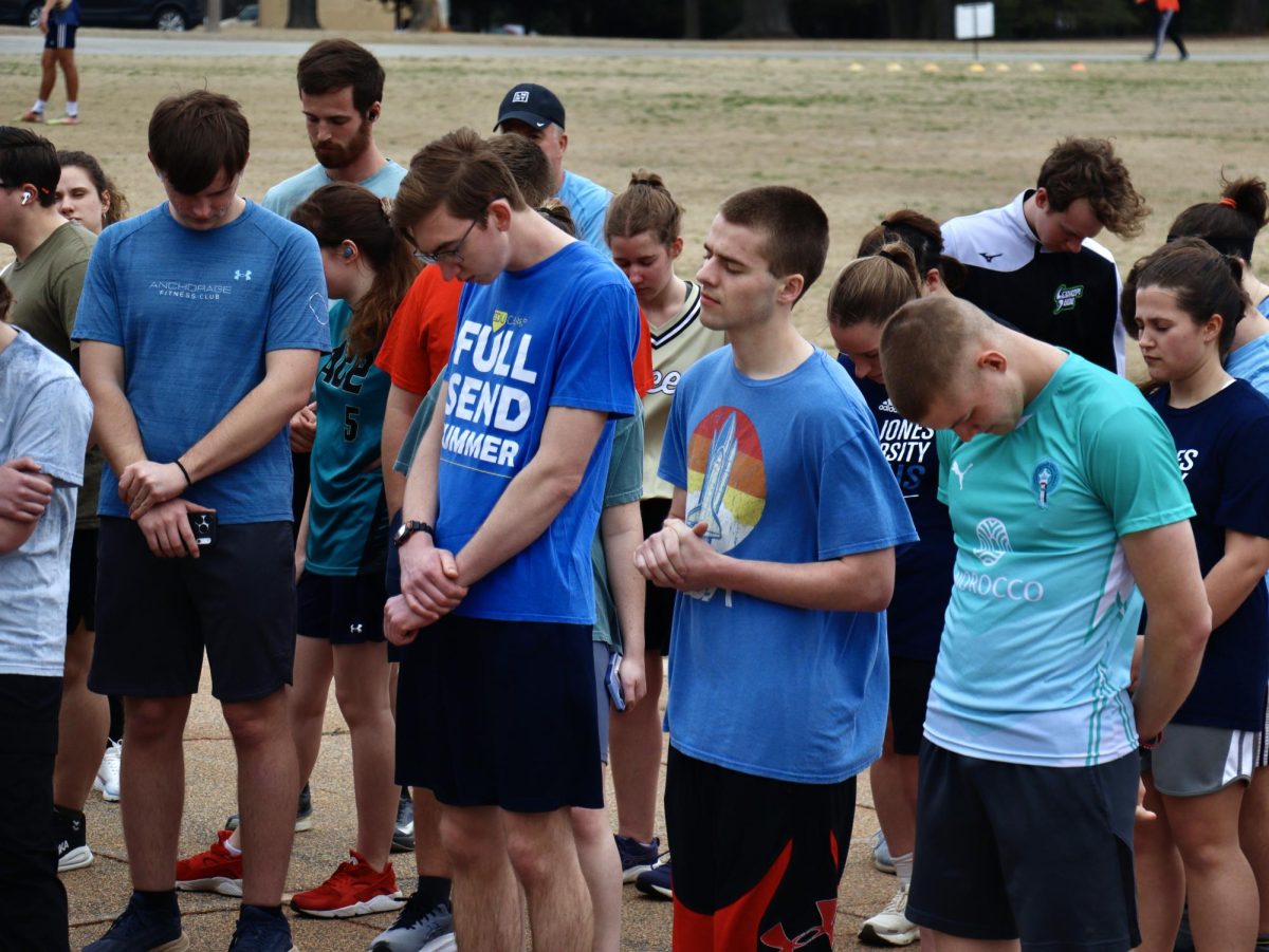 Students prayer before Gators' Walk/Run